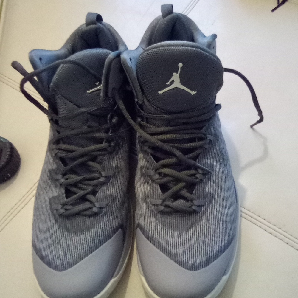 Jordans flightplate size 11 grey mesh looking material